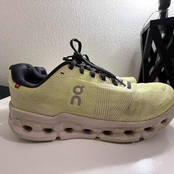 On cloud go men’s  Shoes in Lime and Black main image 8